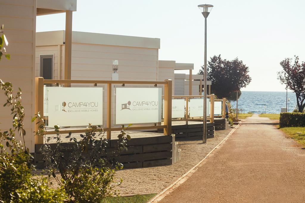Mobile Homes Premium Vista Mare Park Umag By Camp4You Exteriör bild